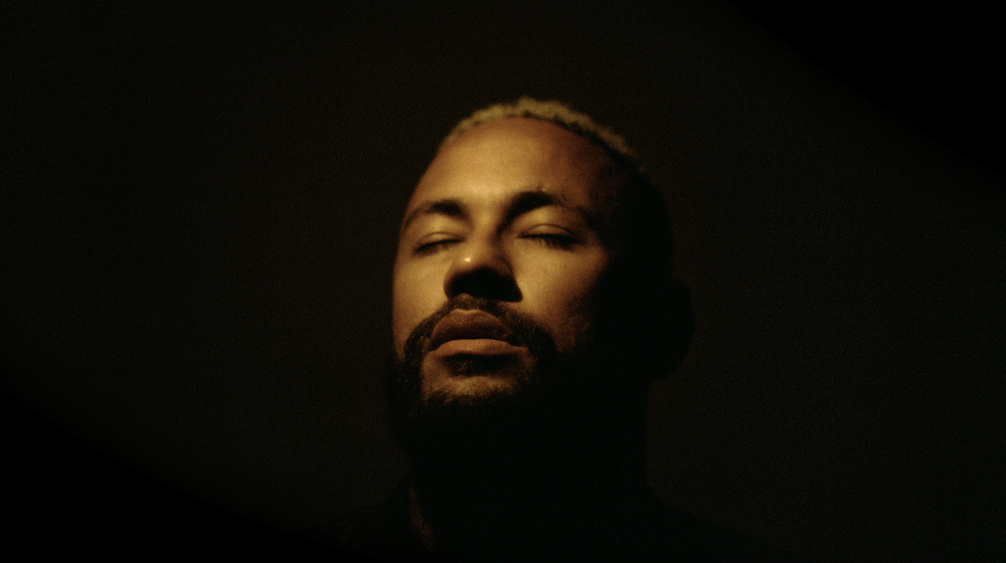 Woman with sunglasses walking down runway
